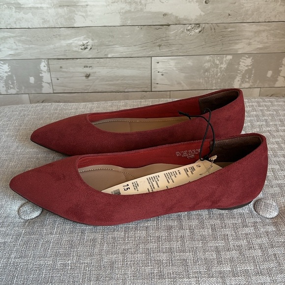 NWT UNIQLO Women's Deep Red Flat Shoes - Picture 6 of 8